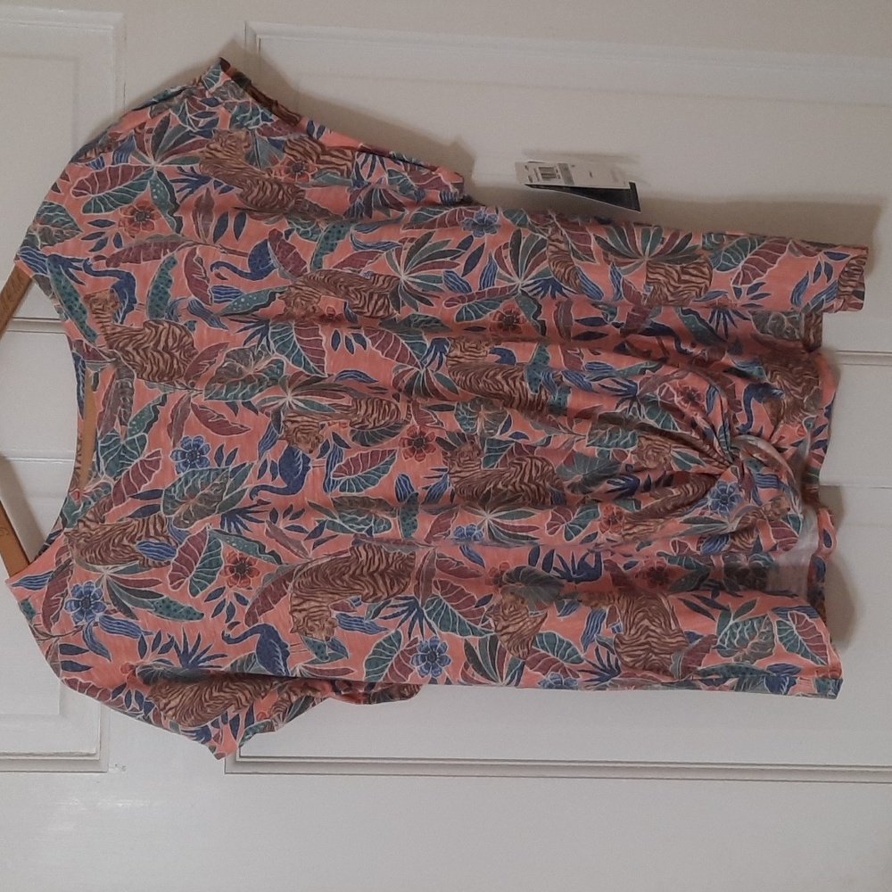 NWT DEMOCRACY BLUSH/ BLUE FLORAL  WITH BROWN TIGER BLOUSE SZ 3X